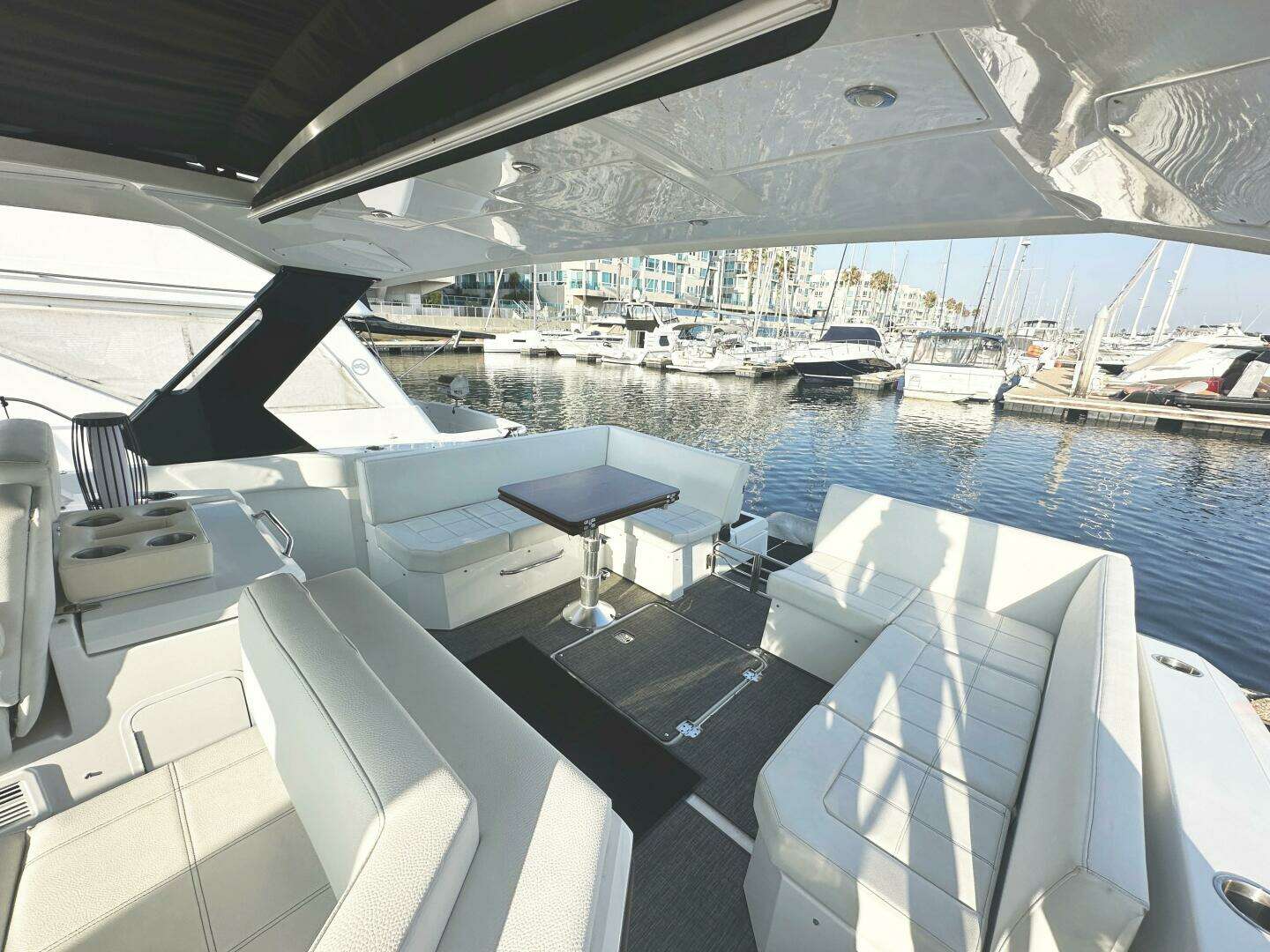 2017 Cruisers Yachts 390 Express Coupe - Image 54