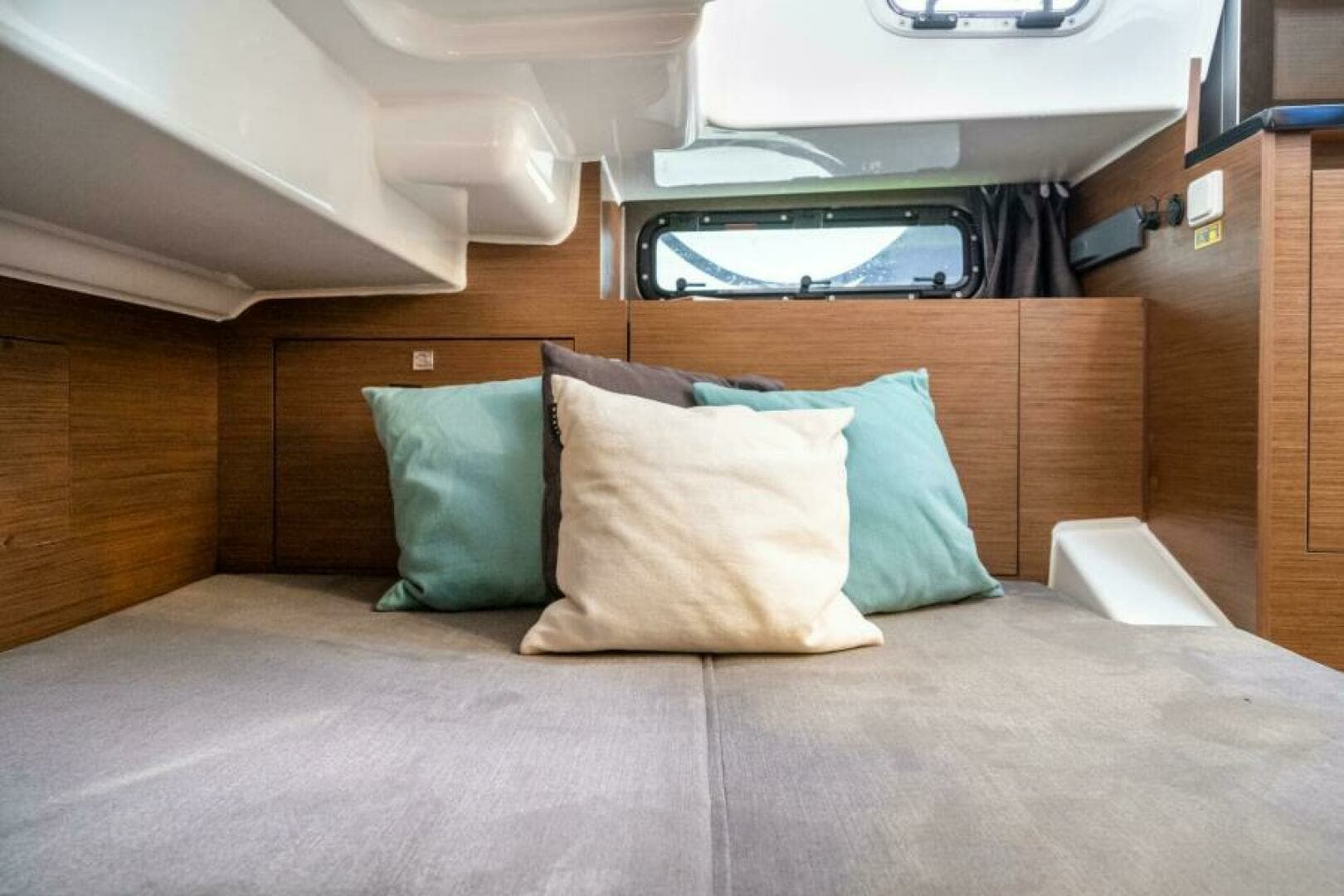 2025 Beneteau Flyer 9 Sundeck - Image 12