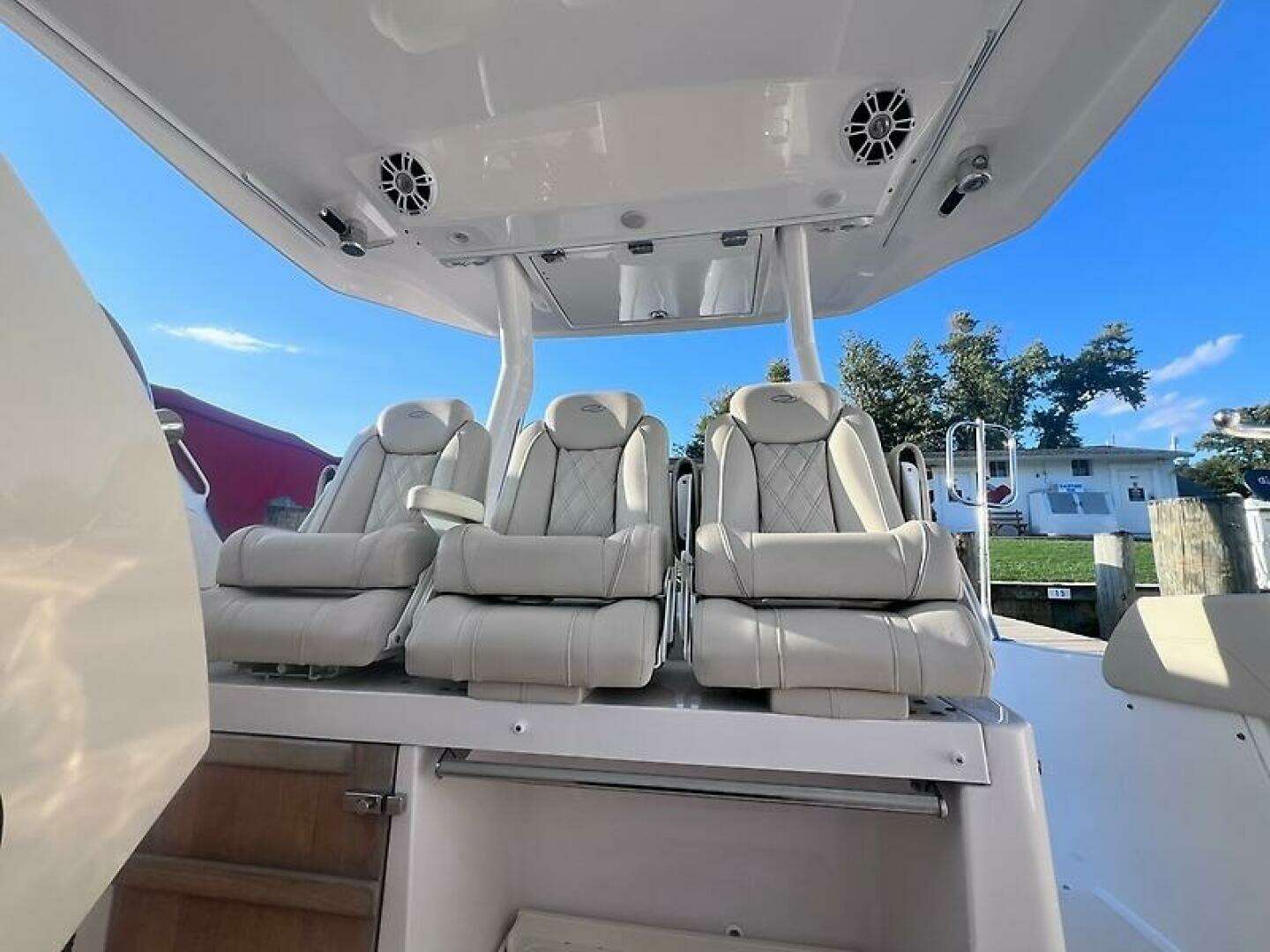 2019 Regal 33 SAV - Image 20