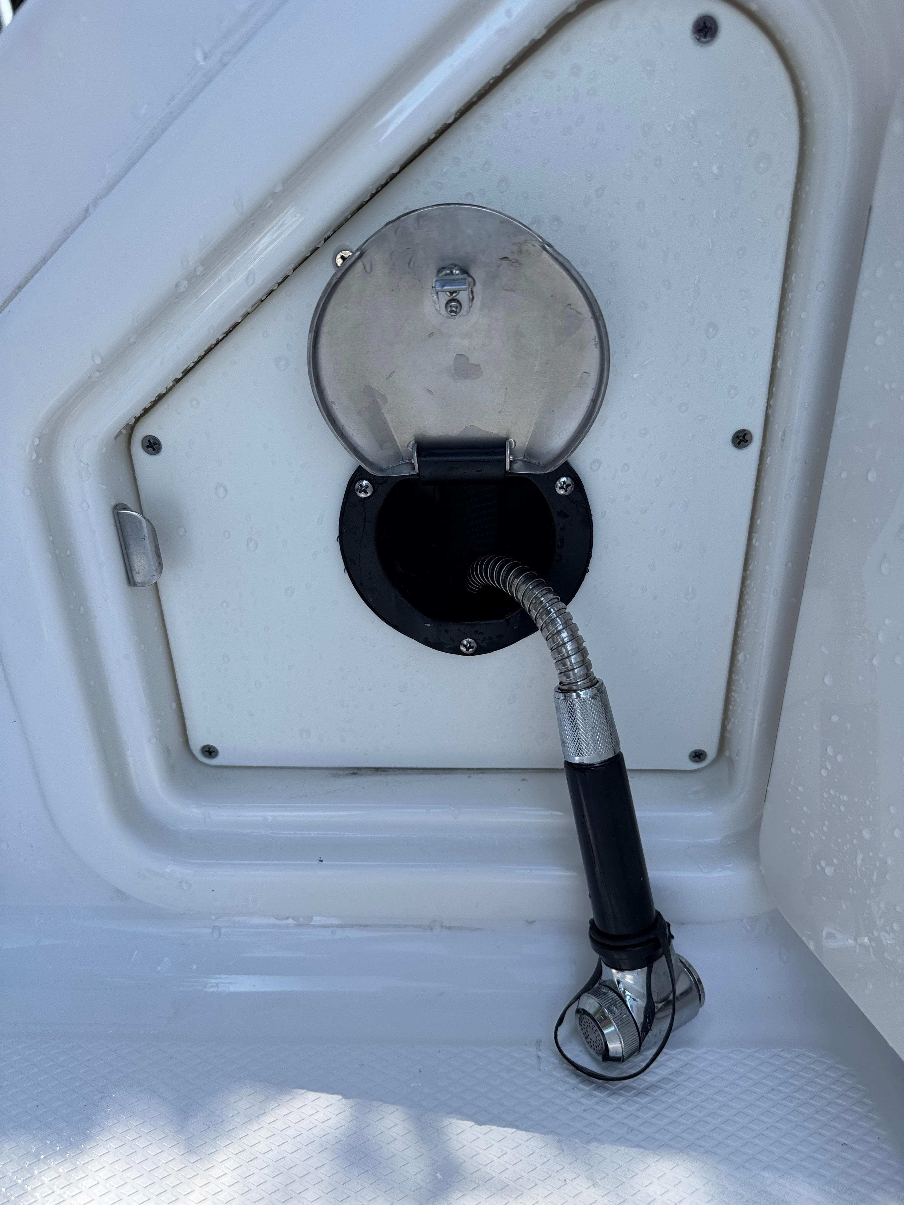 2024 Robalo R317 Dual Console - 52