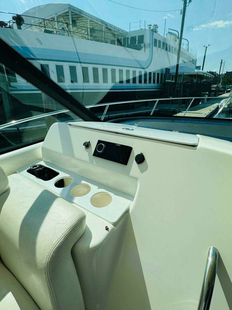2007 Tiara Yachts 3900 Sovran - Image 6