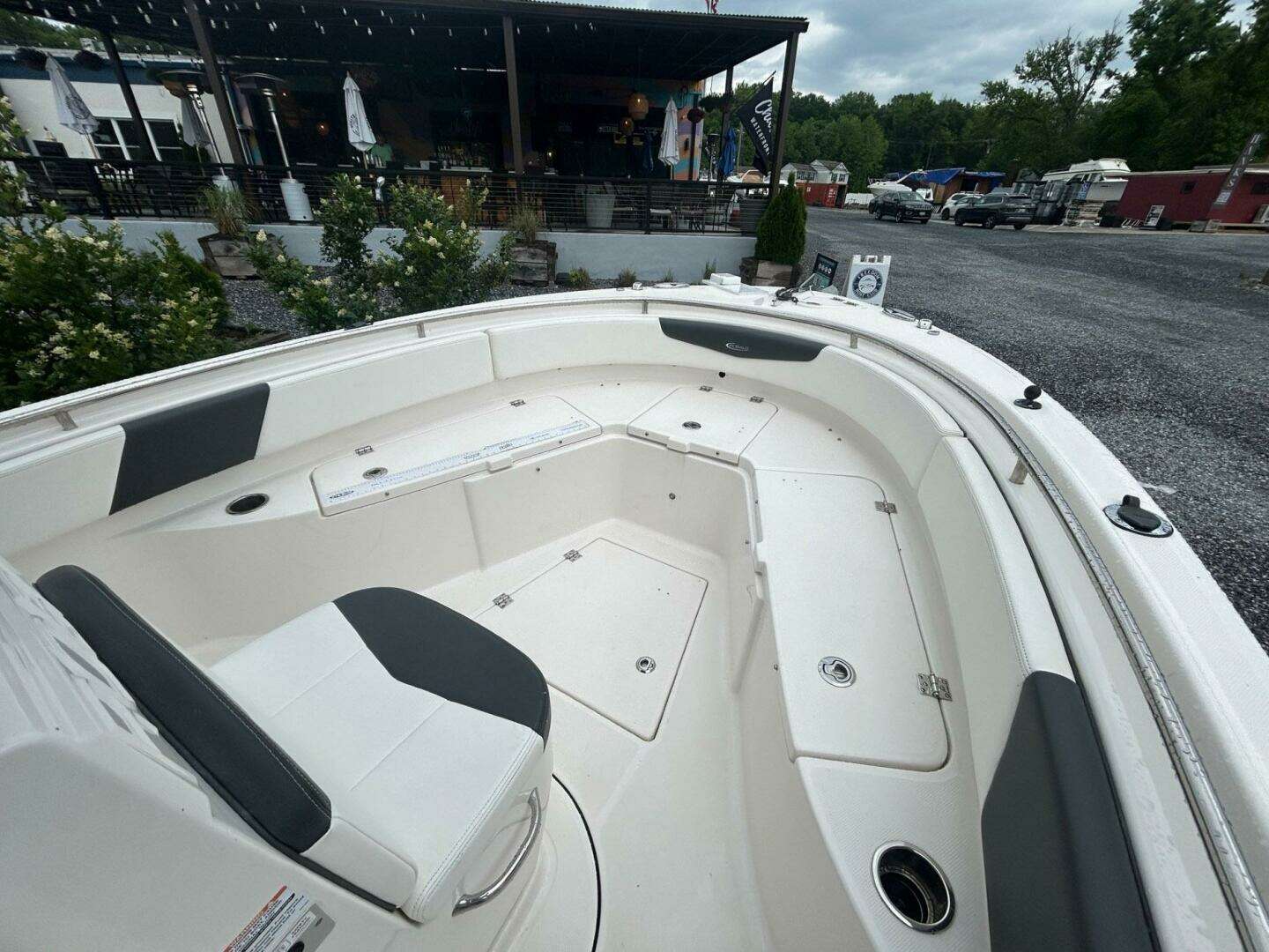 2022 Robalo R242 Center Console - Image 15