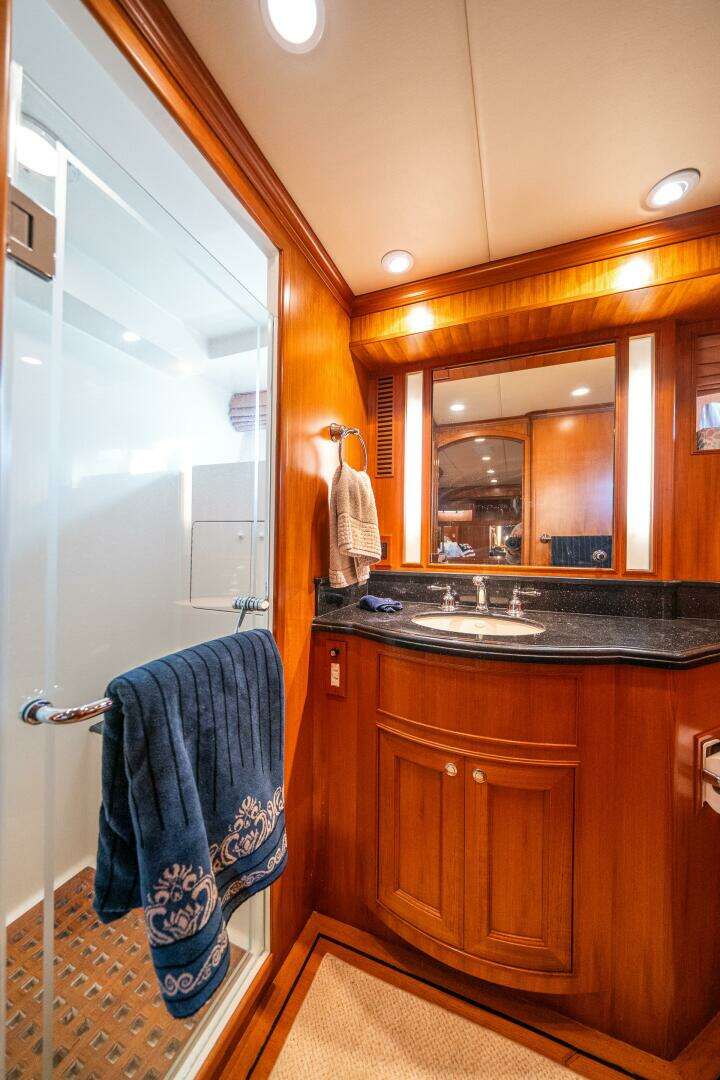 2006 Offshore Yachts 72 Pilothouse - Image 44