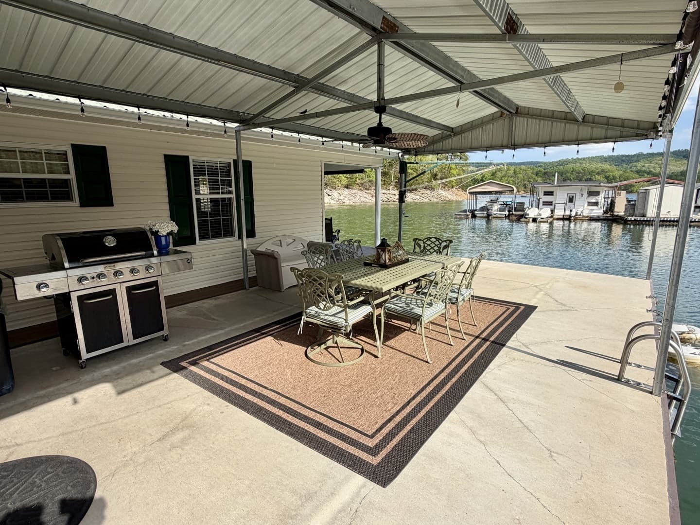 2002 Custom 20 x 53 Floating Cabin - Approx 999/sqft - Image 16