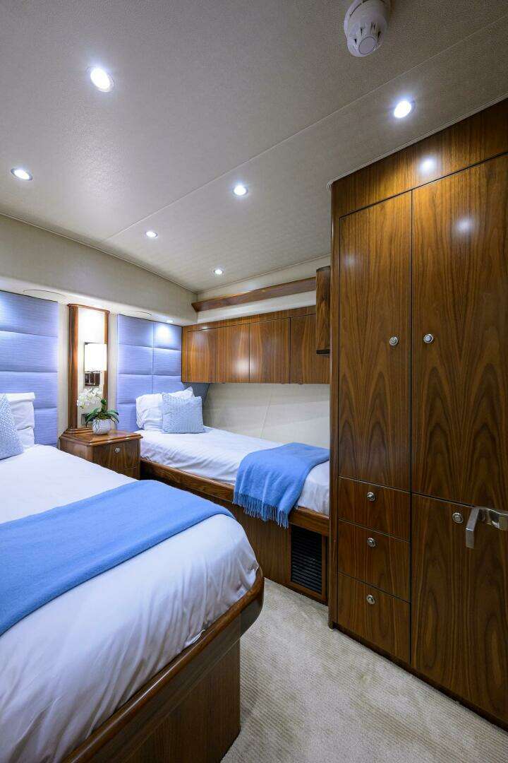 2017 Viking 92 Enclosed Bridge - Image 67