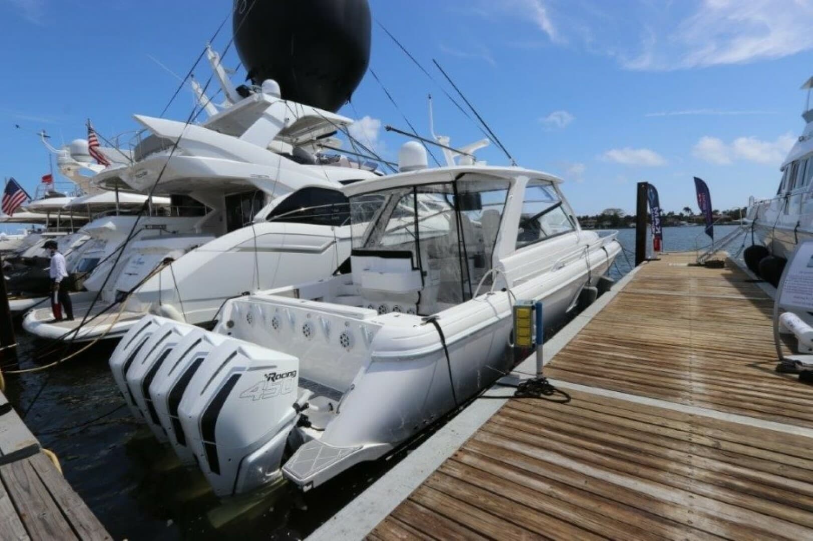 2019 Intrepid 475 Sport Yacht - Image 8