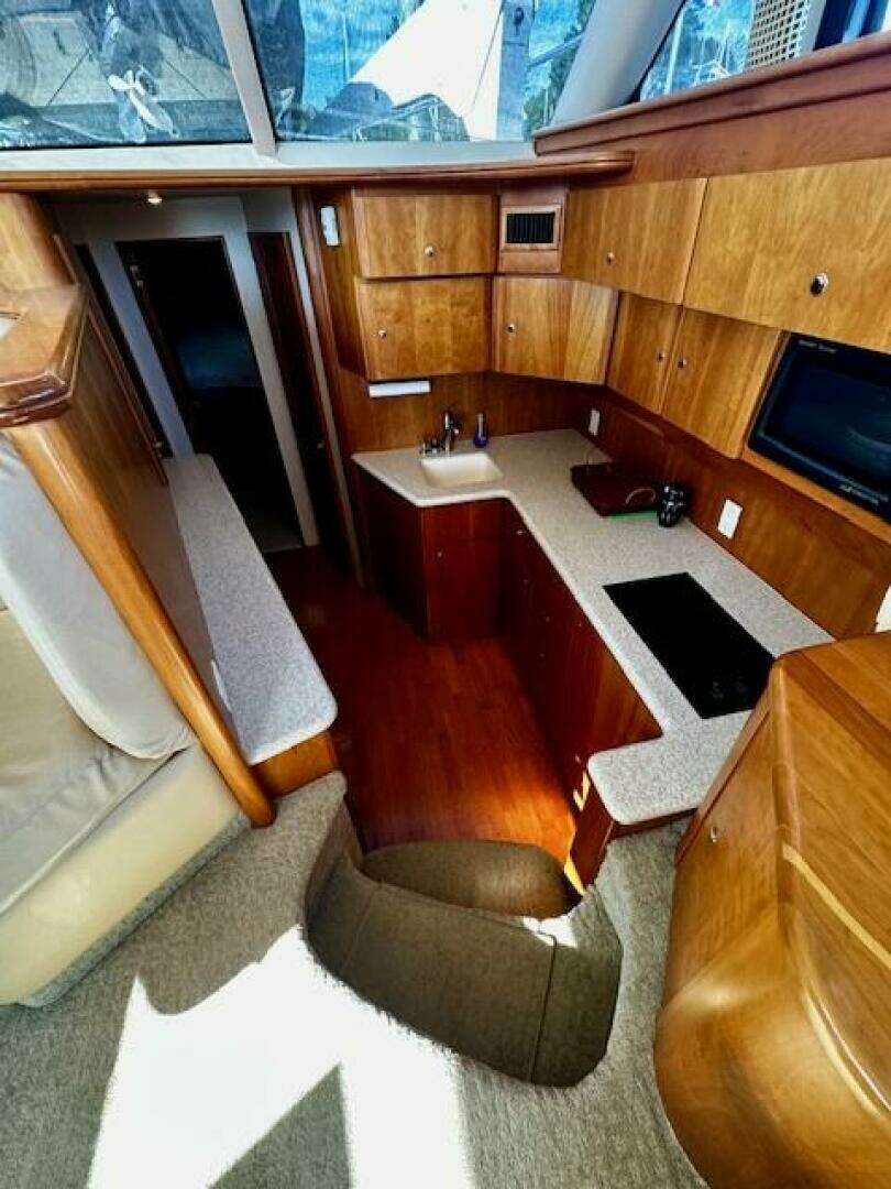 2001 Silverton 42 Convertible - Image 31