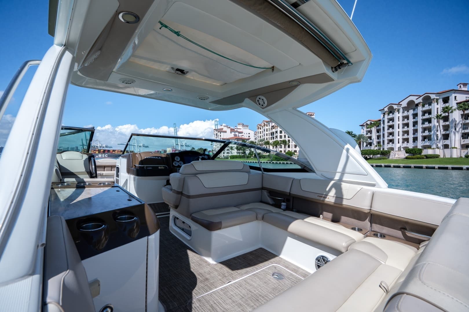 2018 Formula 350 Crossover Bowrider - Image 21
