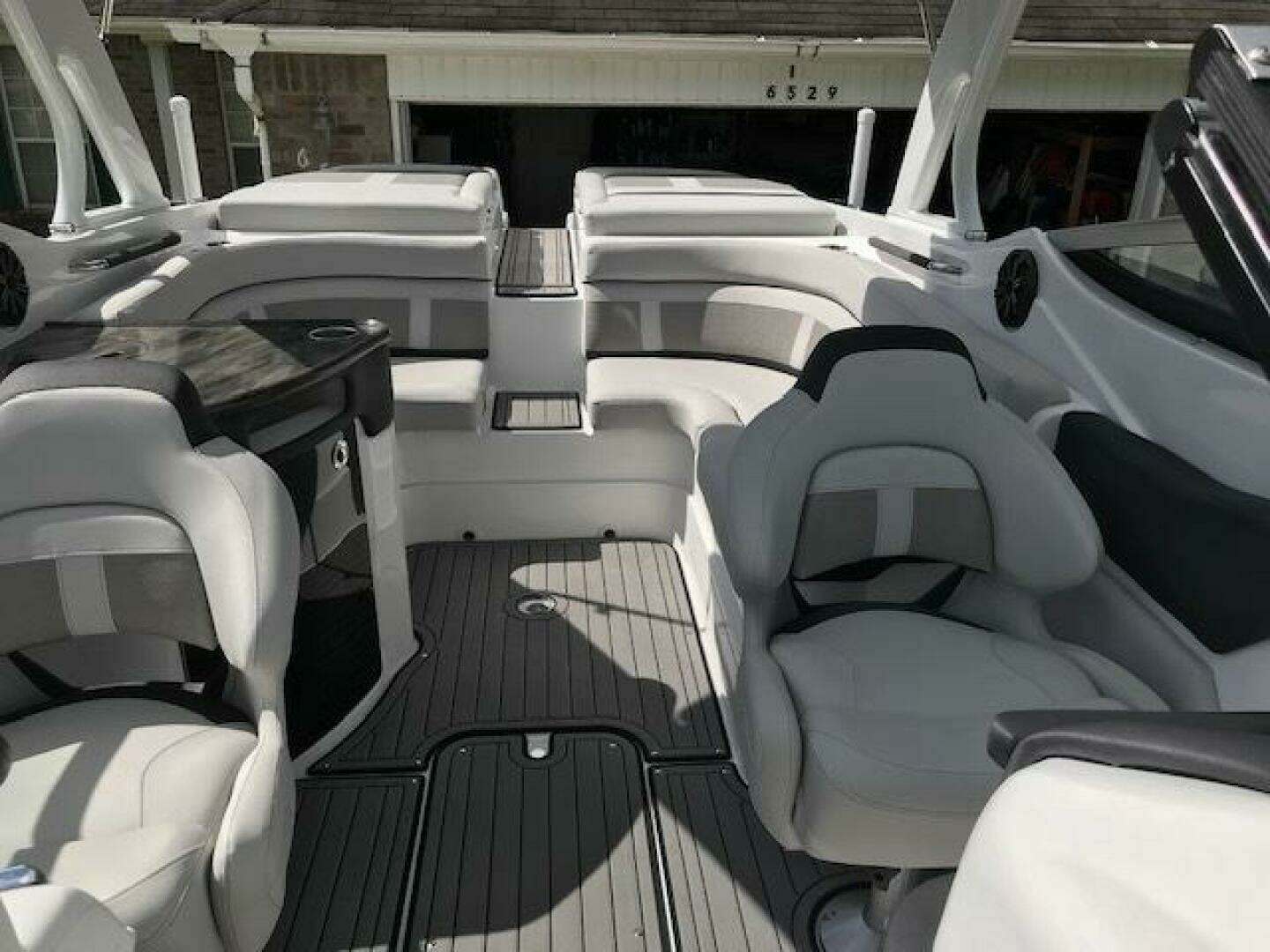 2018 Rinker 29QX - Image 16