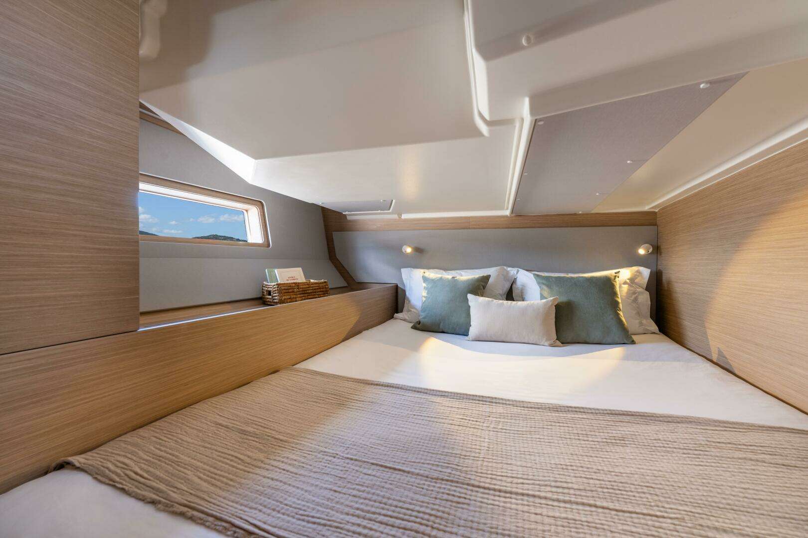 2026 Beneteau Oceanis 52 - Image 12