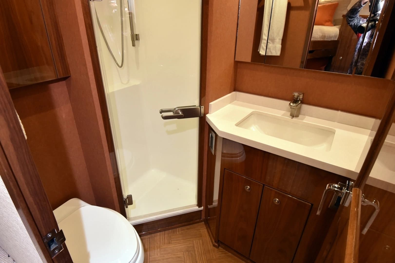 2019 Viking 80 Skybridge - Image 57