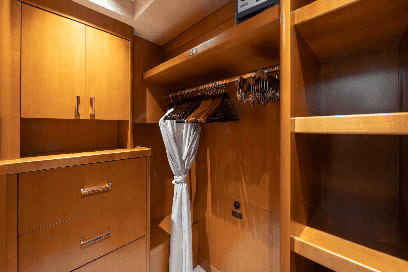 2014 Westport 40M - Image 95