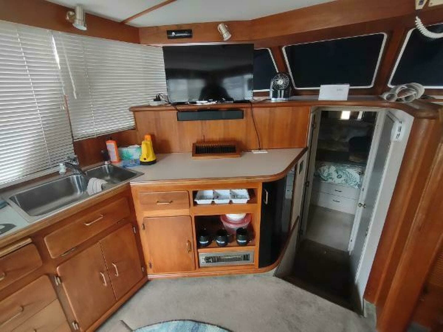 1988 Tollycraft 34 Sport Sedan - Image 8