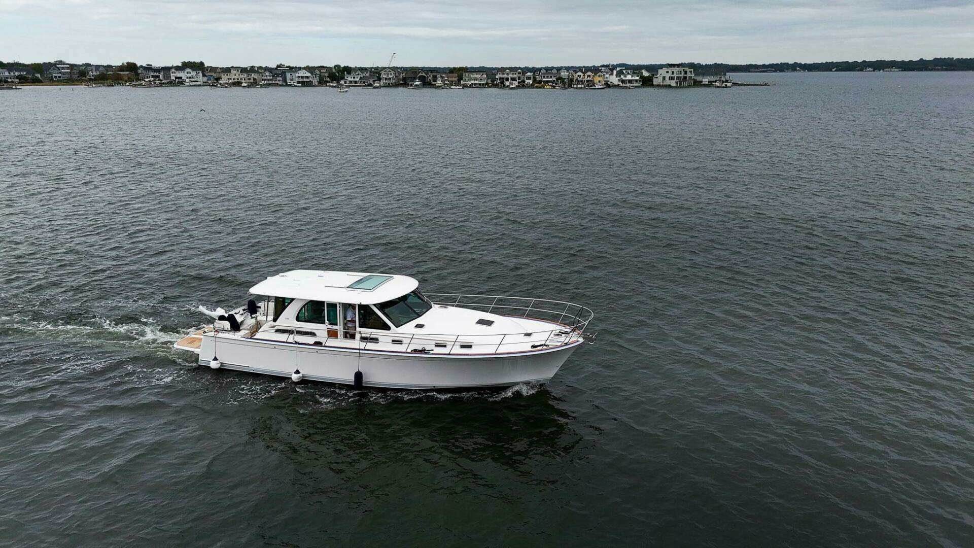 2027 Sabre 45 Salon Express - Image 5