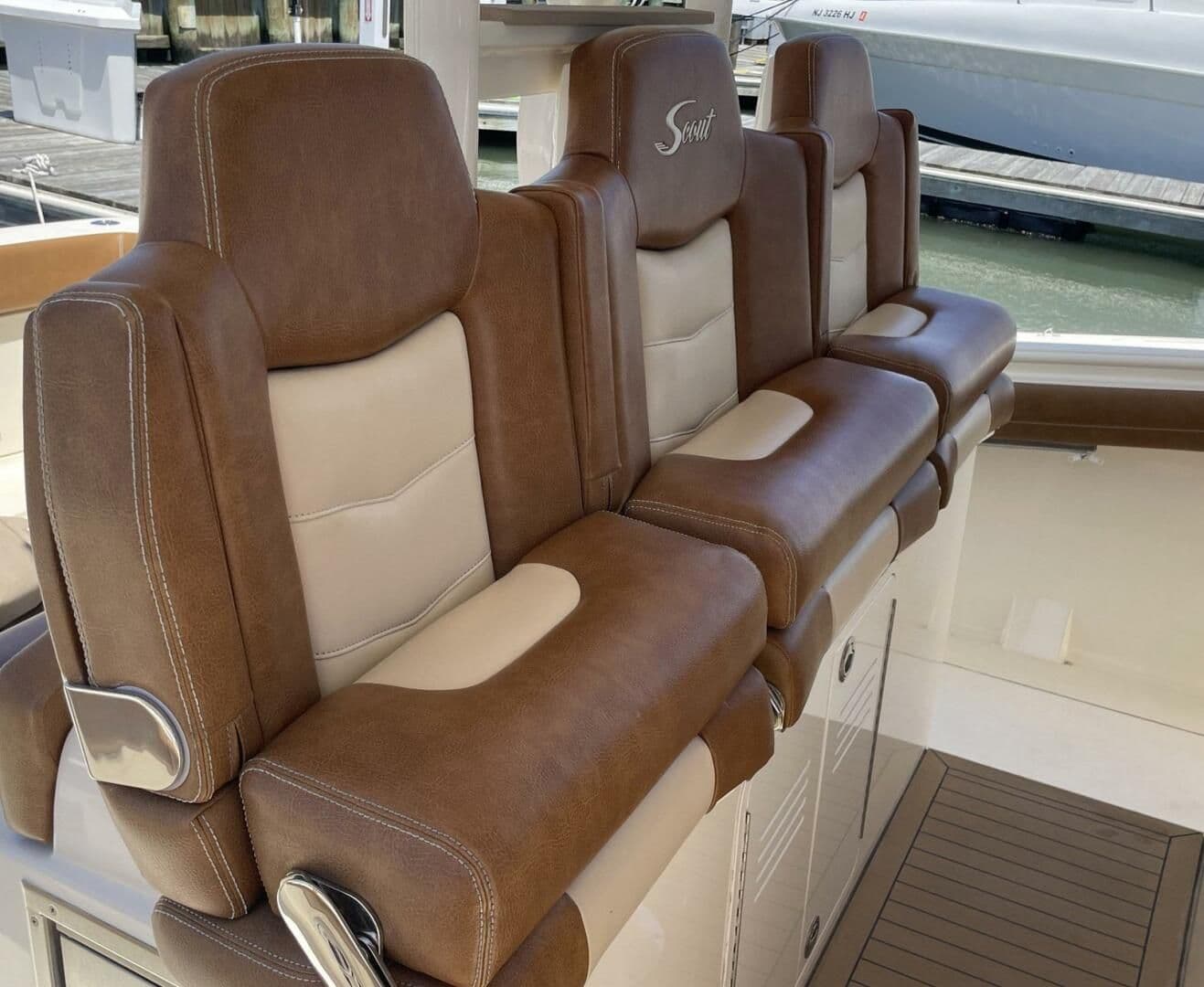 2019 Scout 380 LXF - 28