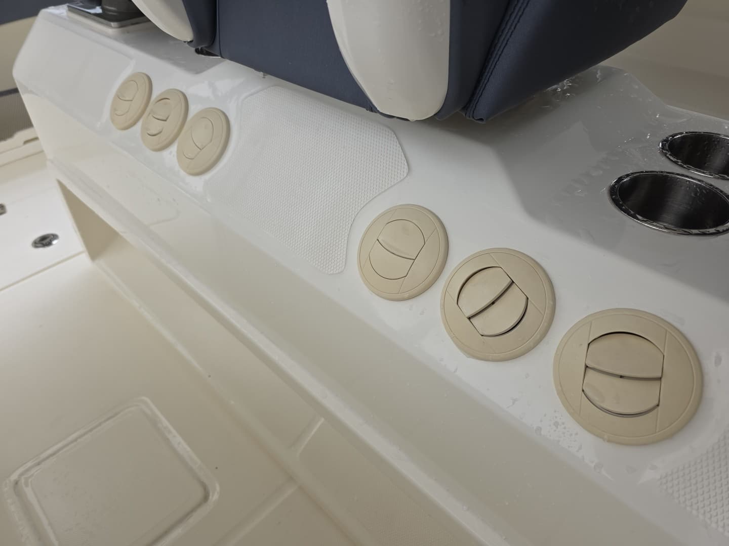 2021 Boston Whaler 420 Outrage - Image 87