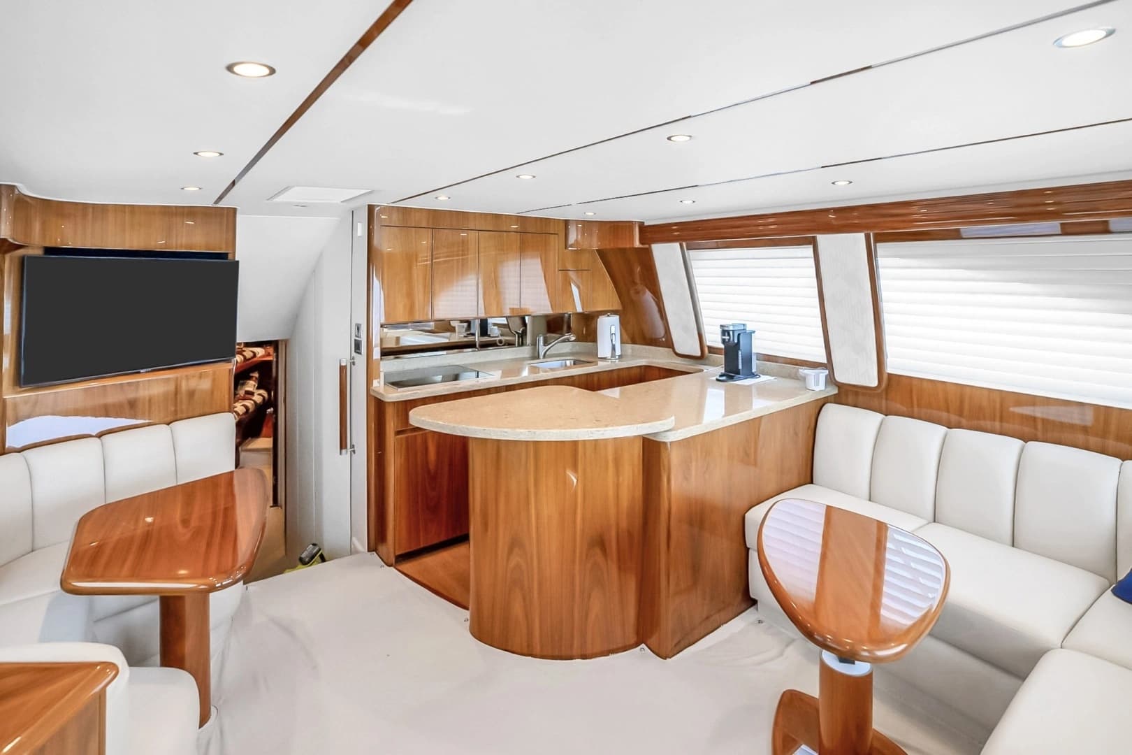 2021 Viking 48 Convertible - Image 4