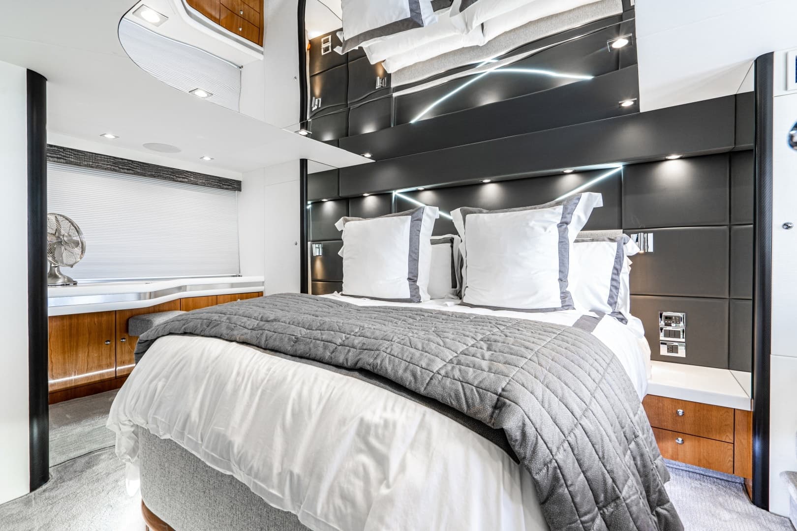 2005 Sunseeker 68 Predator - Image 17