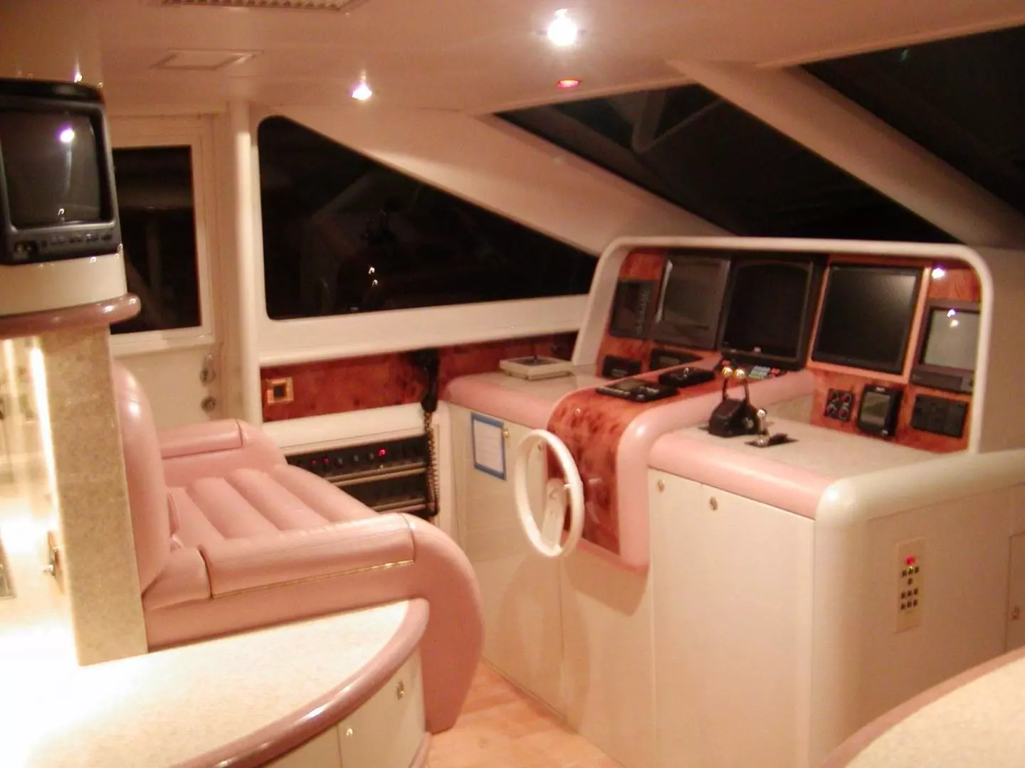 1996 Lazzara Yachts GRAND SALON - Image 8