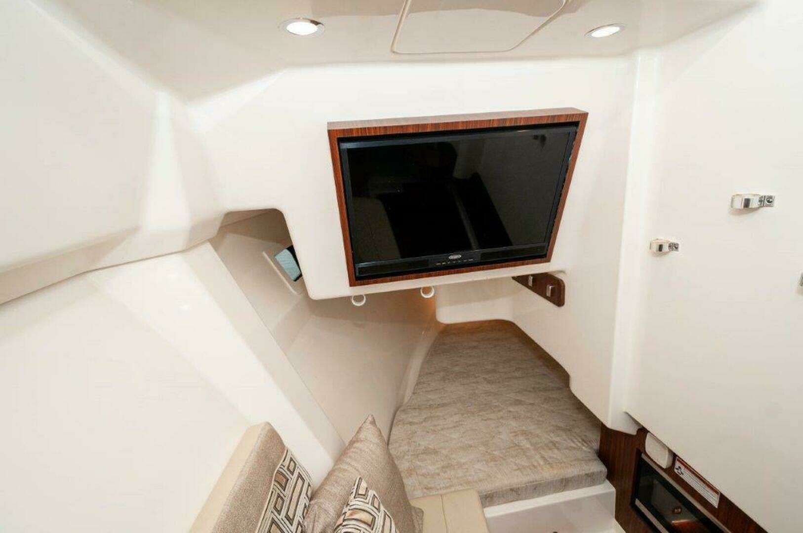 2023 Pursuit DC 365 Dual Console - Image 8