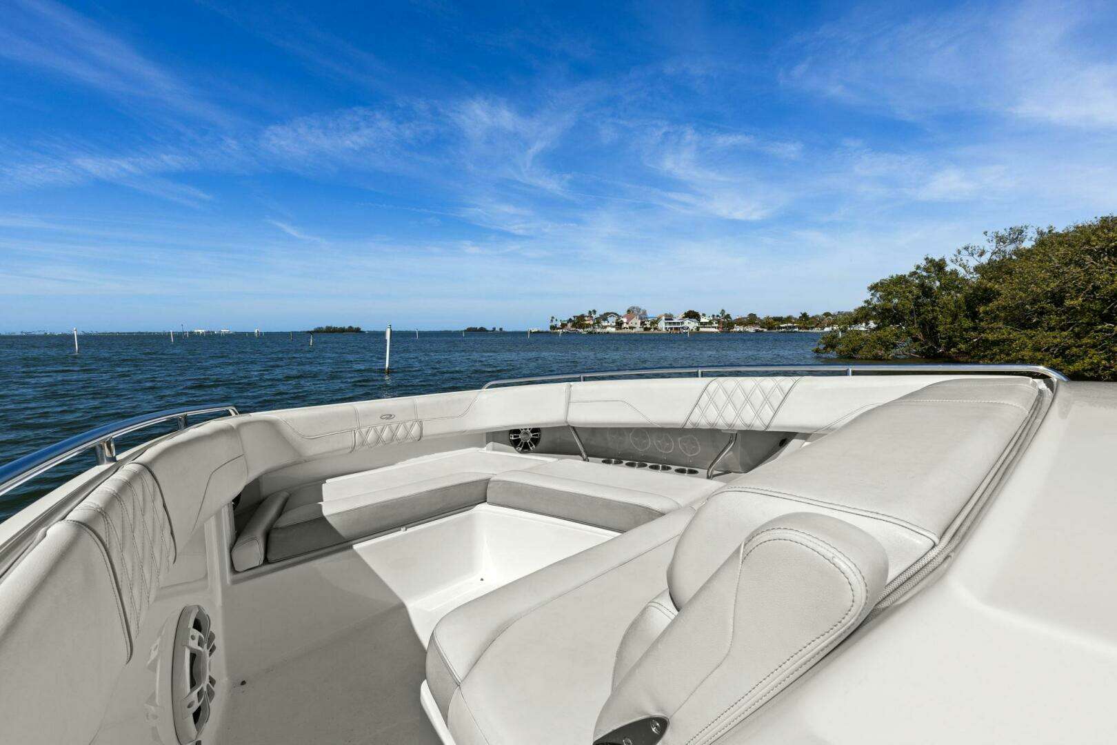 2020 Regal 33 SAV - Image 23