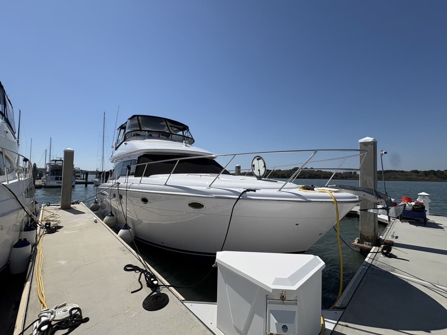 2005 Meridian 411 Sedan - Image 4