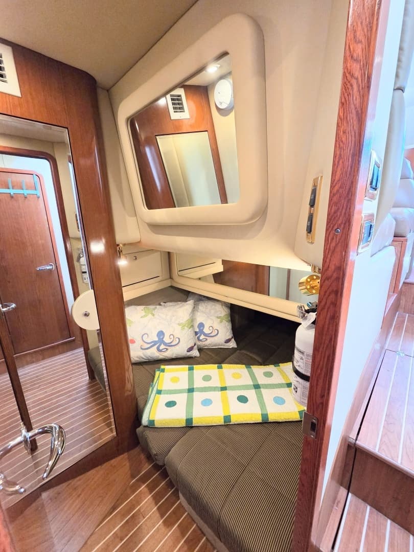 2002 Sea Ray 480 Motor Yacht - Image 24