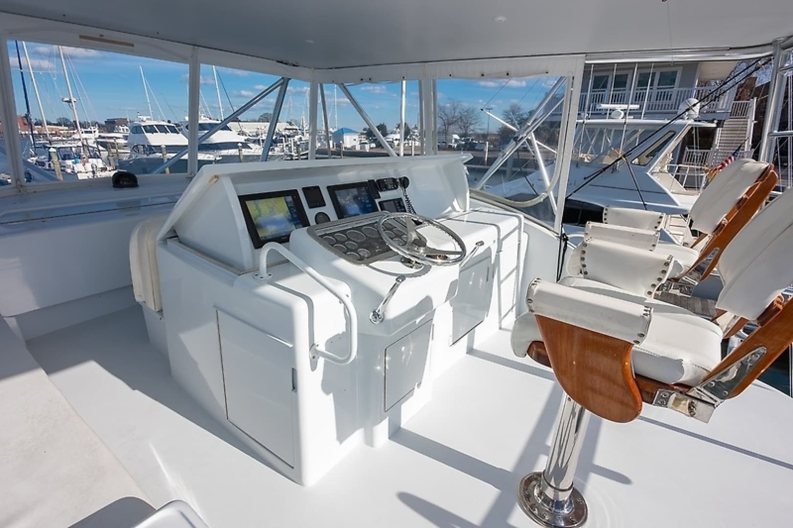 2001 Hatteras 60 Convertible - Image 15