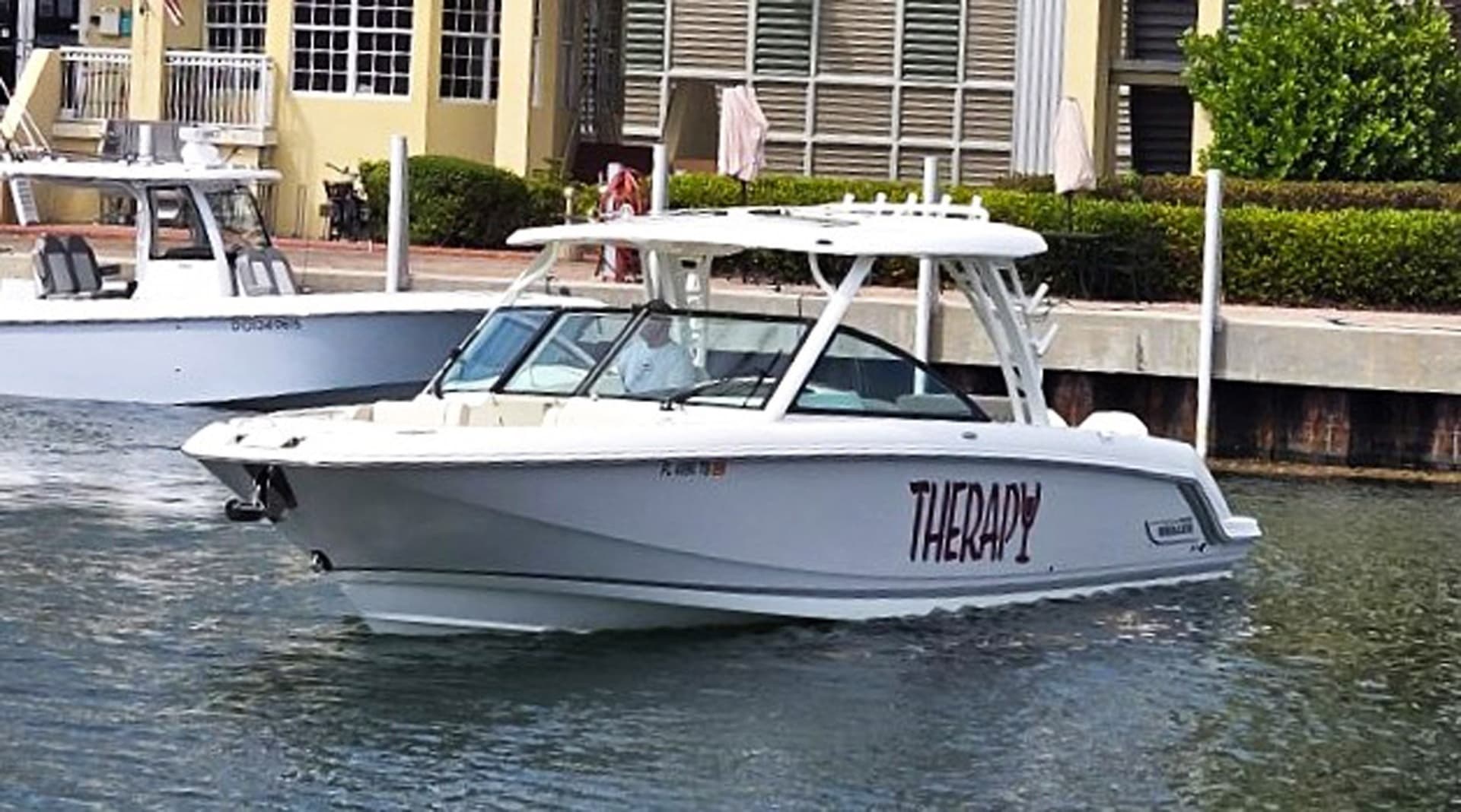 2022 Boston Whaler 320 Vantage - Image 8