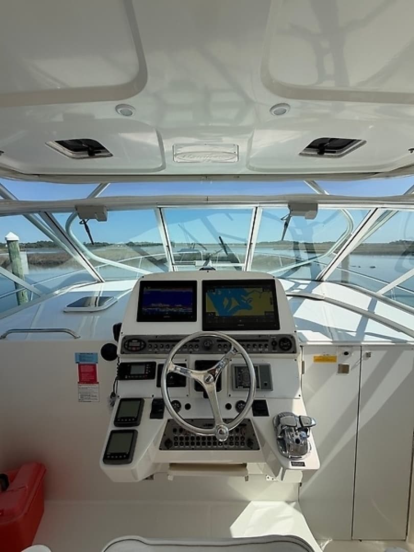 2005 Rampage 33 Express - Image 24