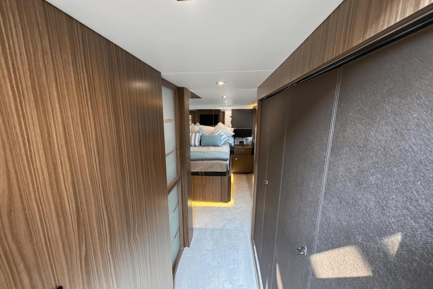 2025 Cruisers Yachts 60 Cantius - 31