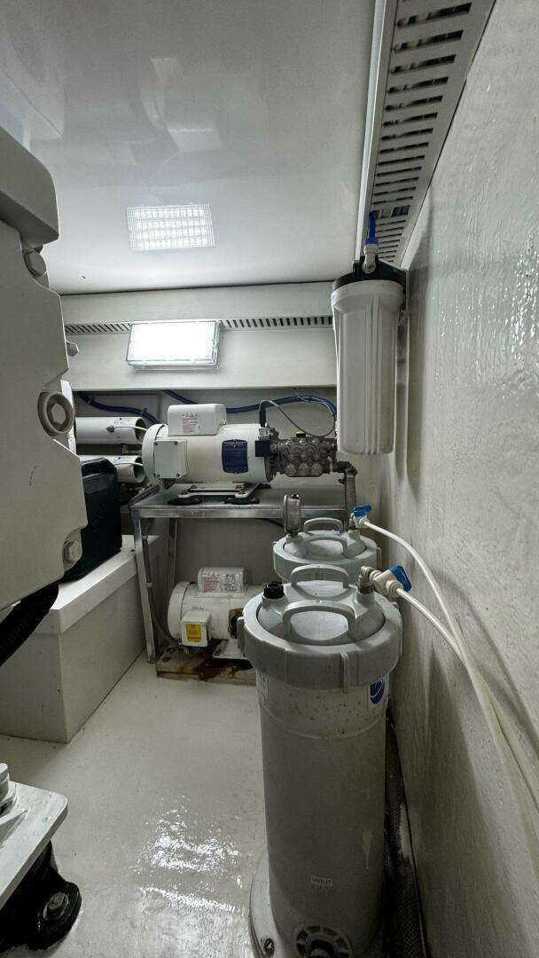 2002 Cavileer 48 Flybridge Sportfisherman - Image 23