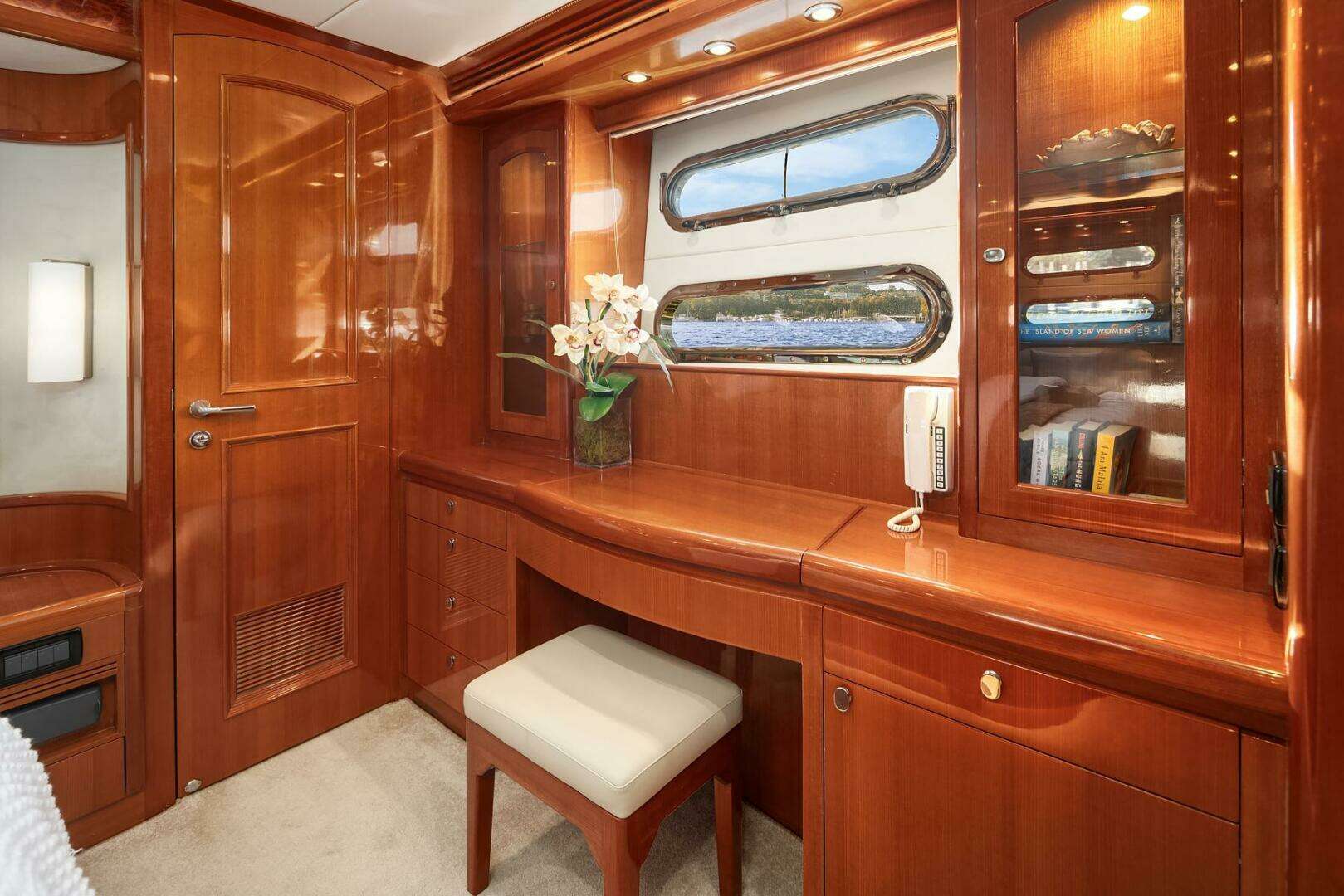 2014 Hampton 720 Skylounge LRC - Image 48