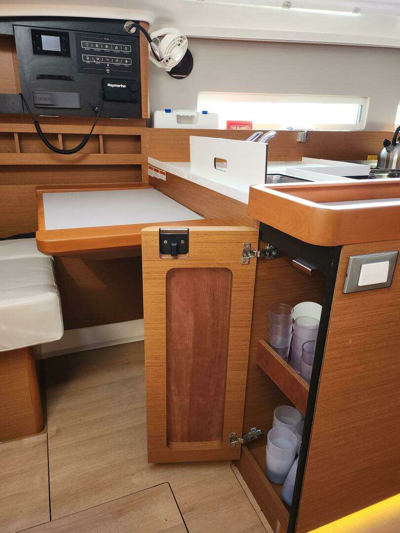2020 Jeanneau Sun Odyssey 410 - Image 23