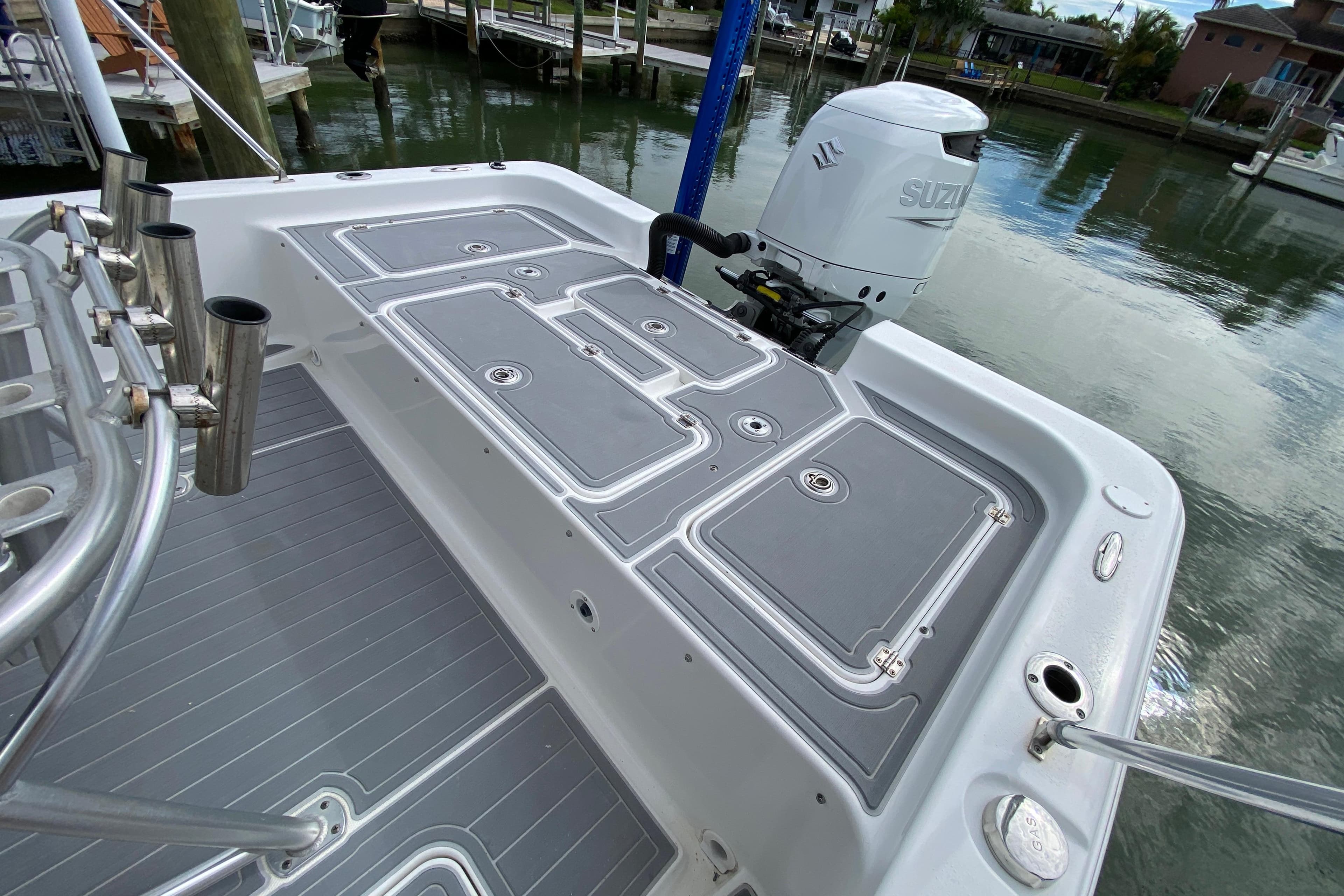 2004 Palmetto 22 Excursion boat with Suzuki outboard motor, docked by the water.