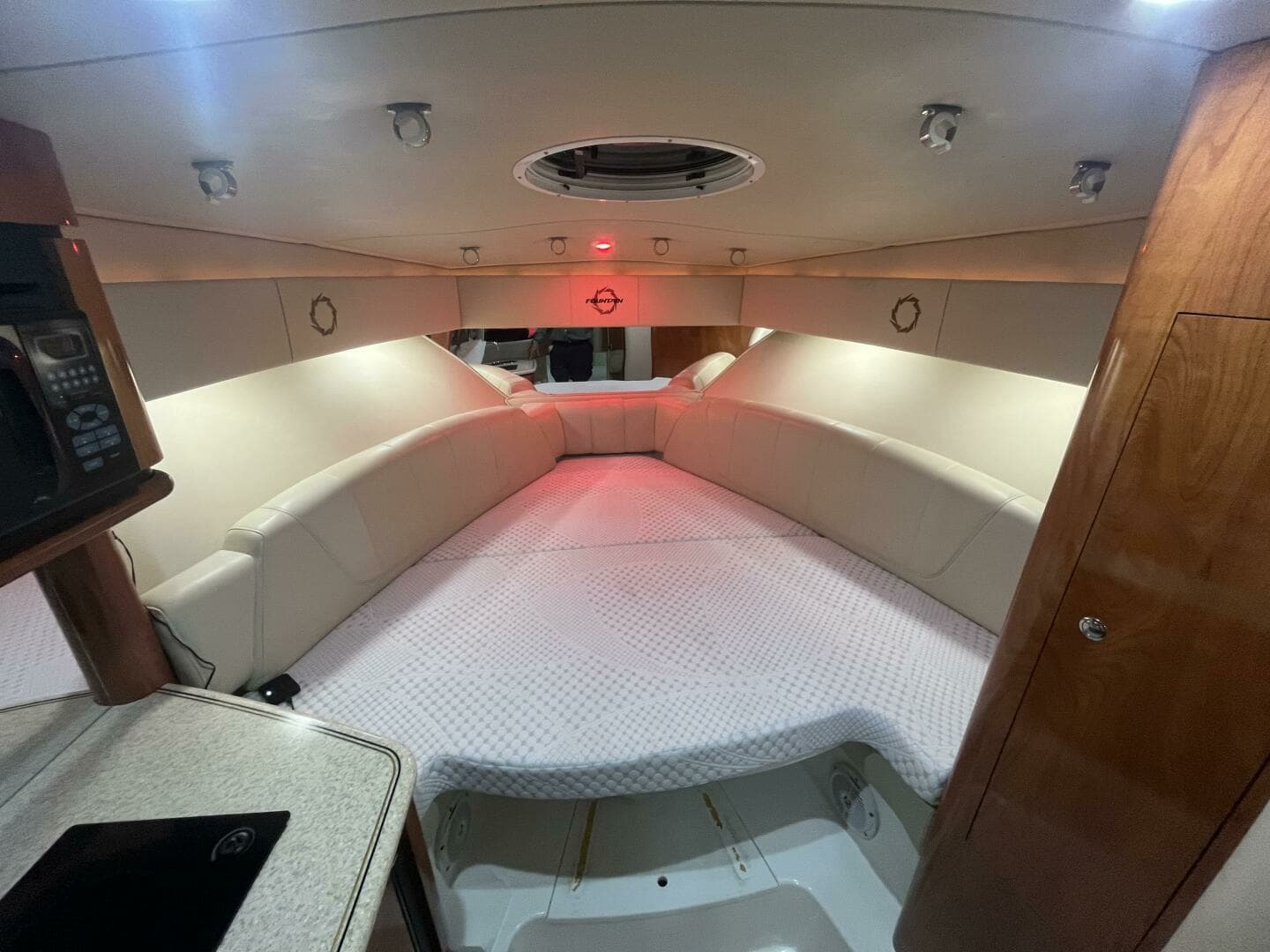 2007 Fountain 33 Sportfish Cruiser - Image 13