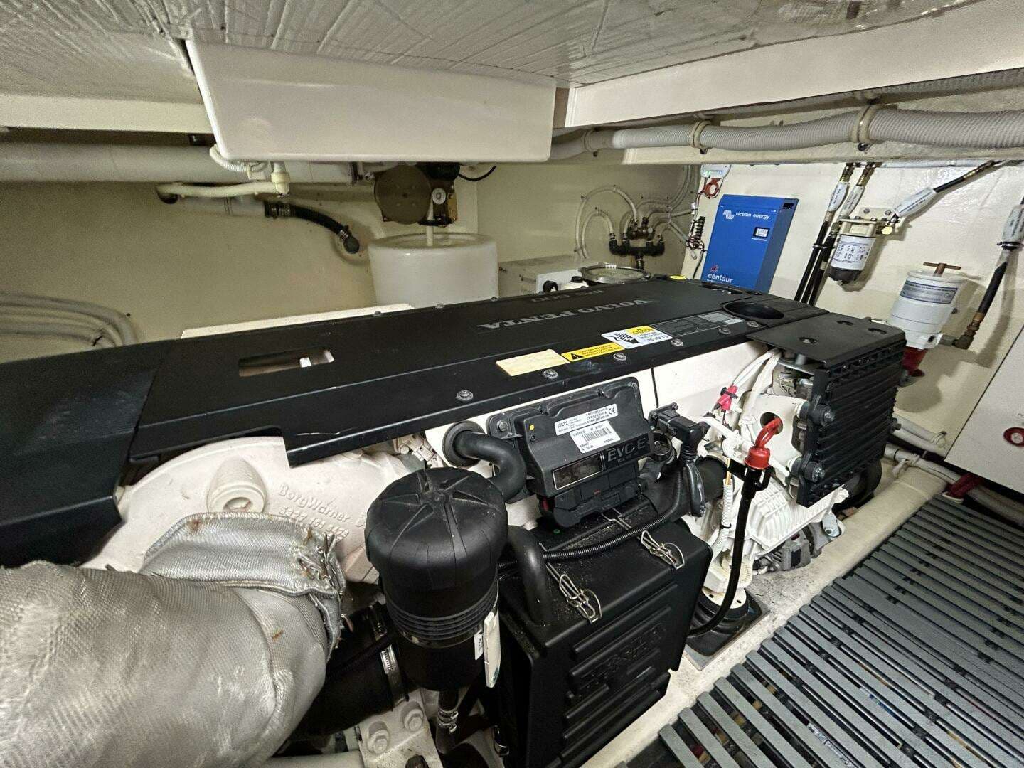 2015 Tiara Yachts C44 Coupe - Image 25