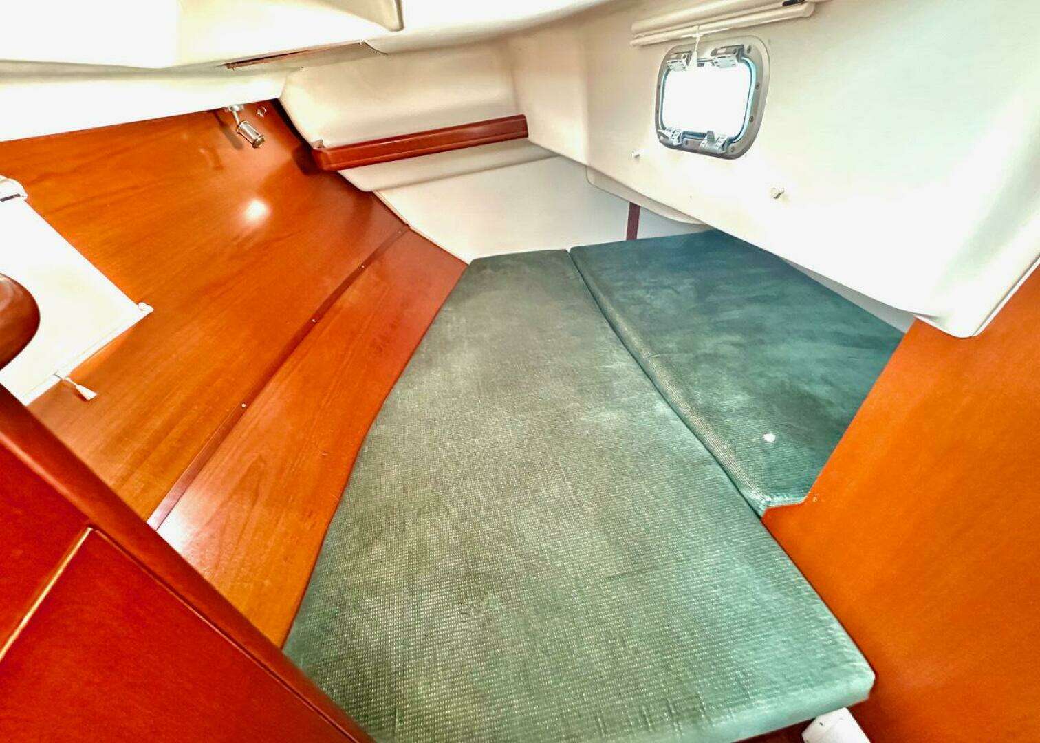 2000 Beneteau 361 - Image 10