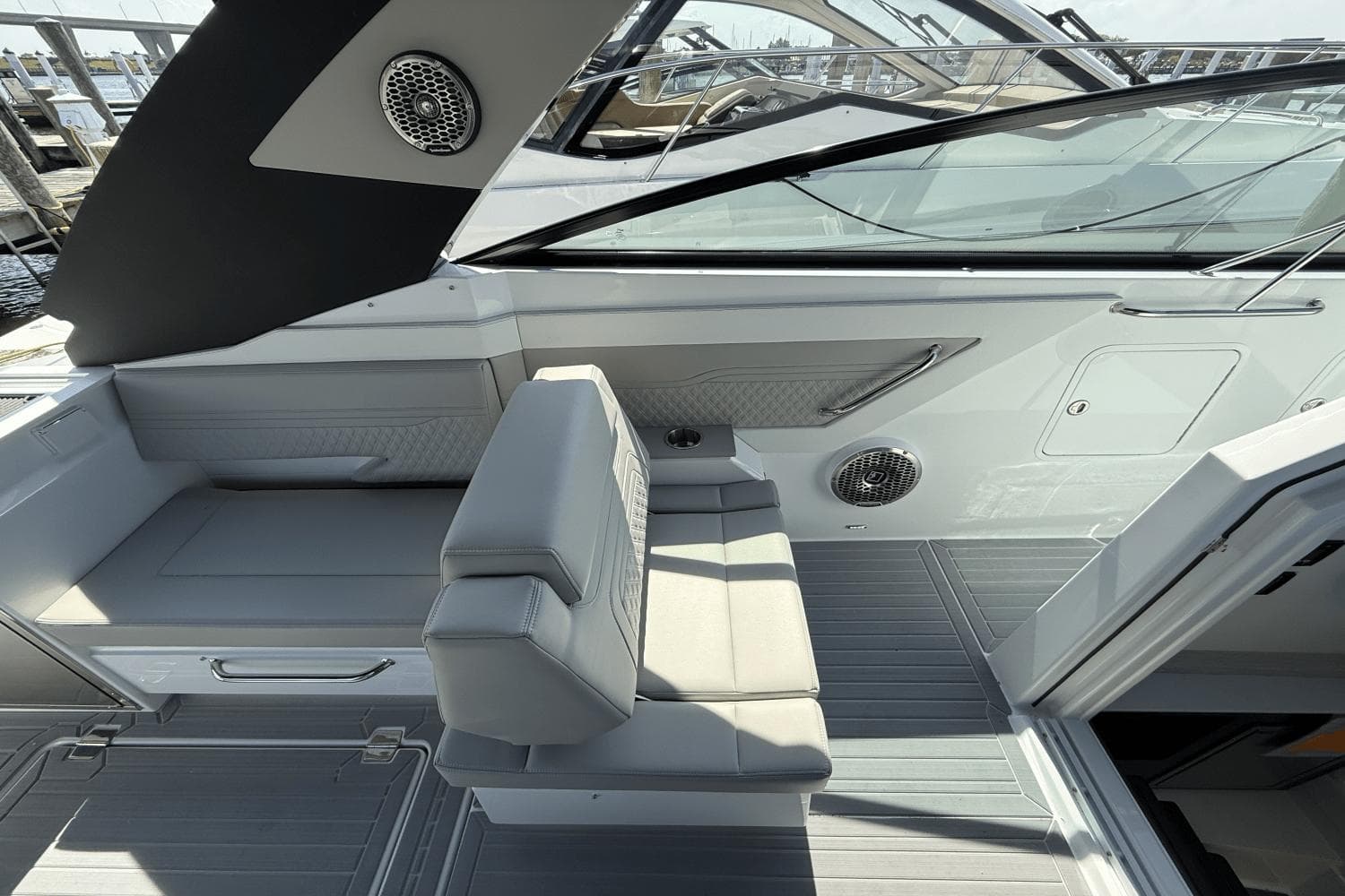 2026 Cruisers Yachts 34 GLS OB - 17