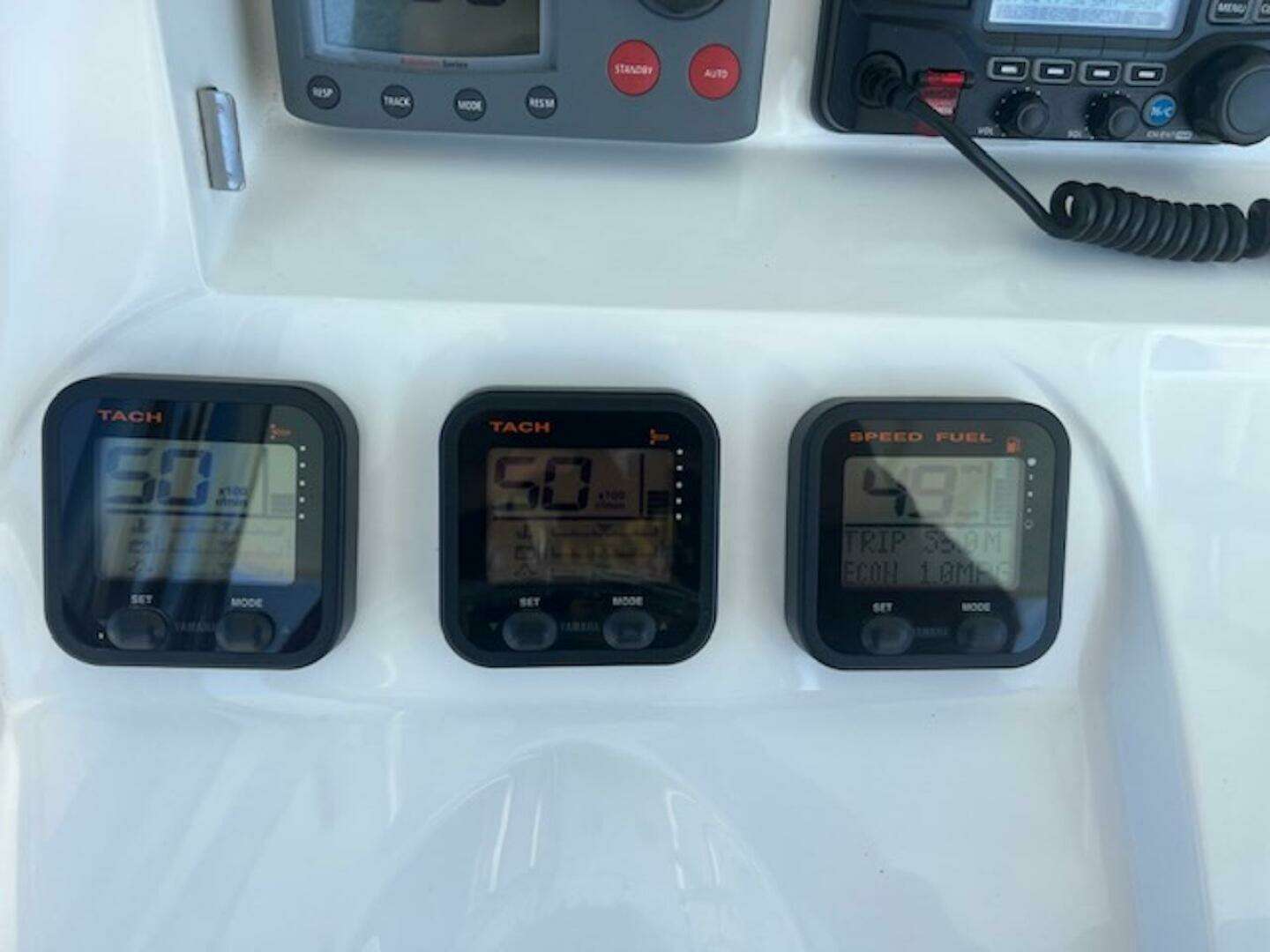 2008 Spectre 34 Center Console - Image 22