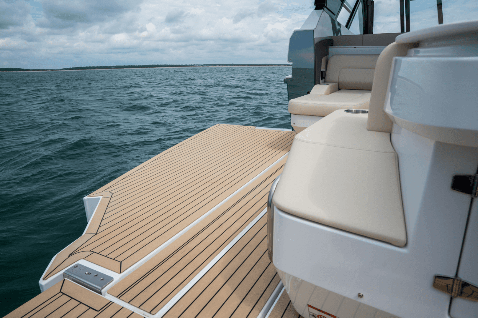 2026 Cruisers Yachts 50GLS OB - Image 22