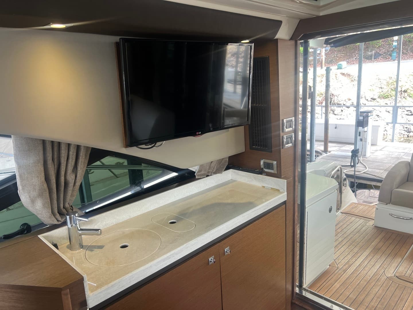 2015 Sea Ray 510 SUNDANCER - Image 17