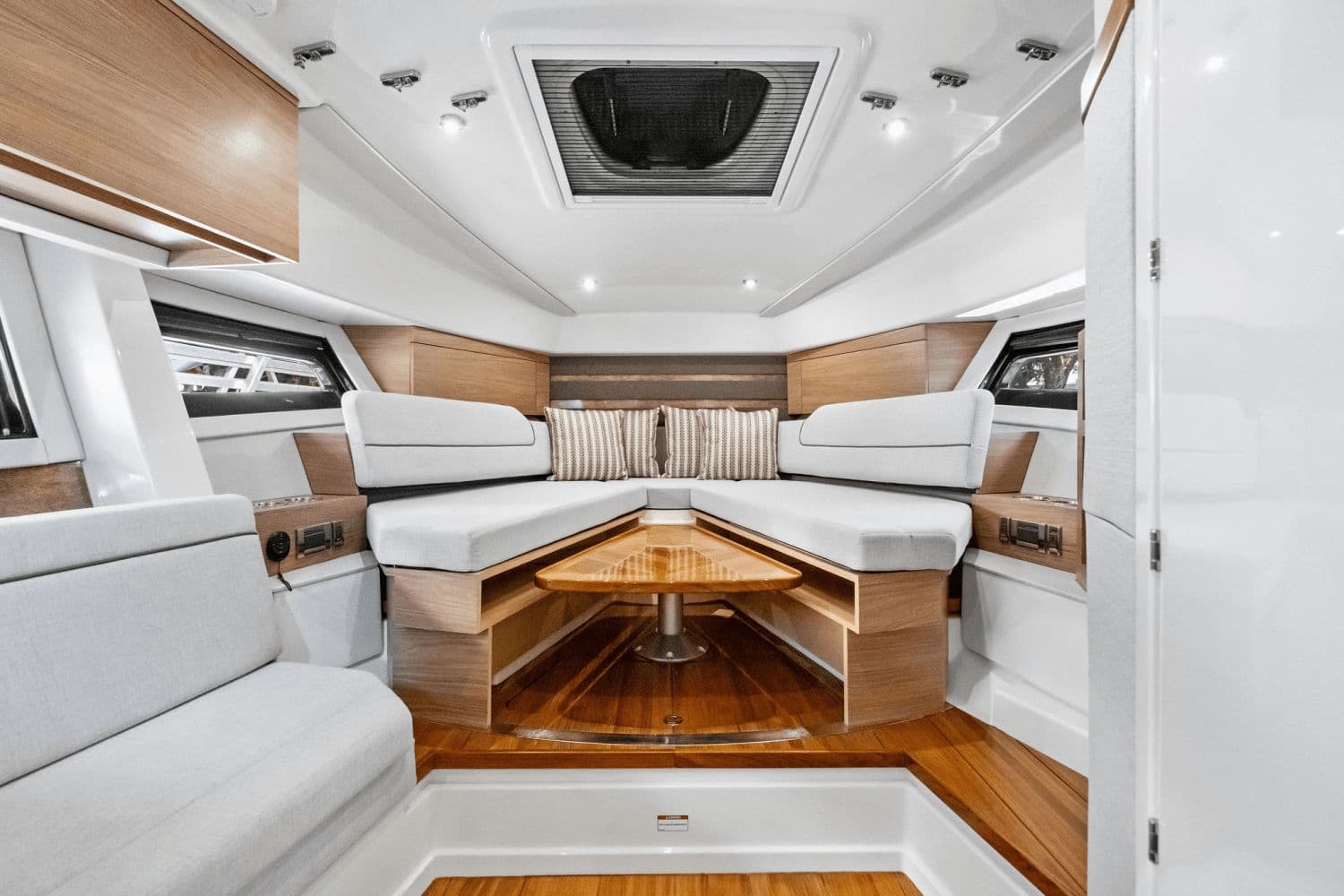 2025 Boston Whaler 365 Conquest - 37