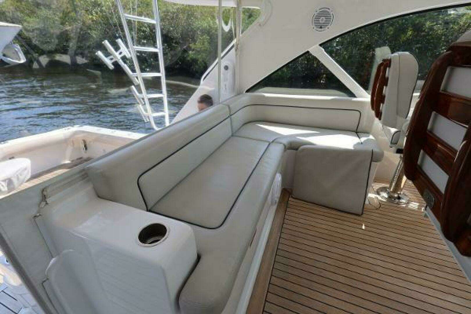 2018 Hatteras 45 Express Sportfish - Image 19