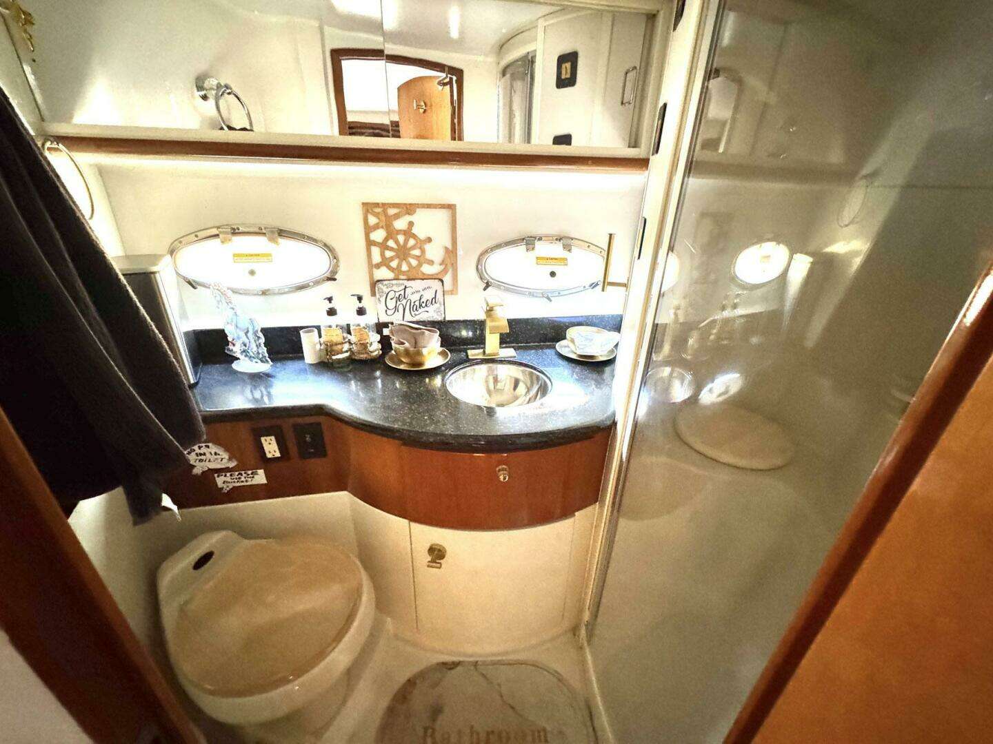 2001 Carver 40 Flybridge - Image 25