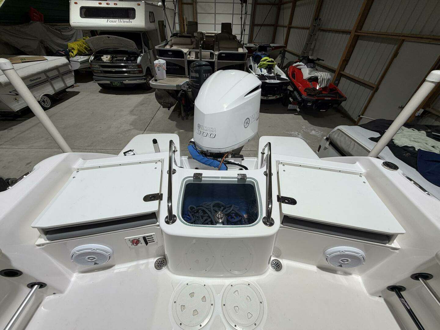 2016 Everglades 230 Center Console - Image 14