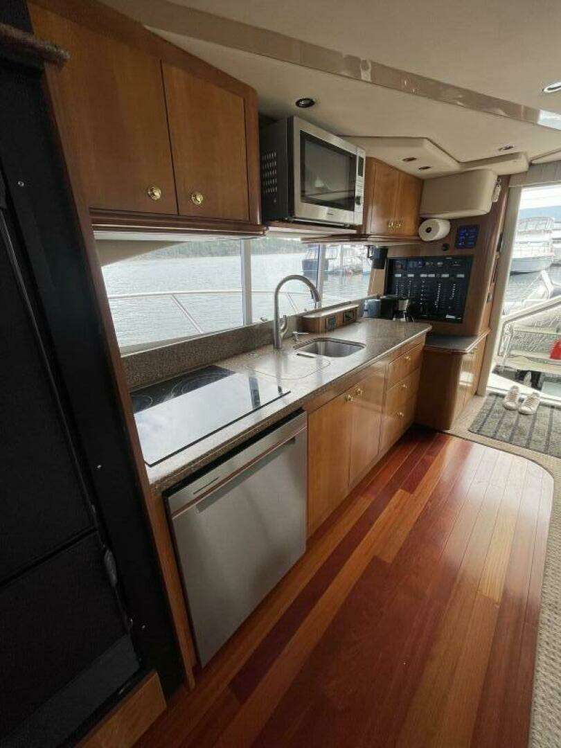 2001 Cruisers Yachts 5000 Pilothouse - Image 11