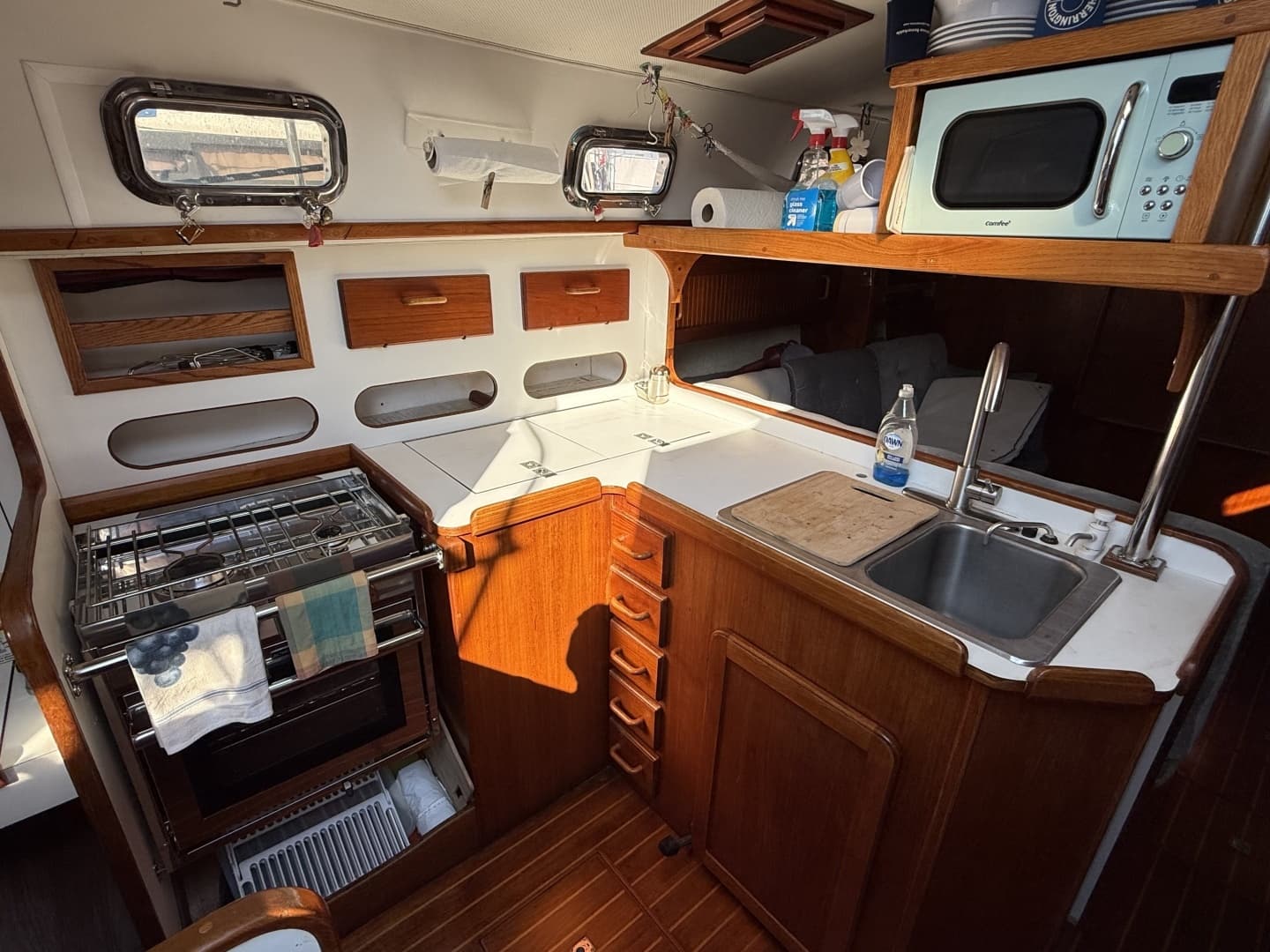 1990 Caliber 38 - Image 4