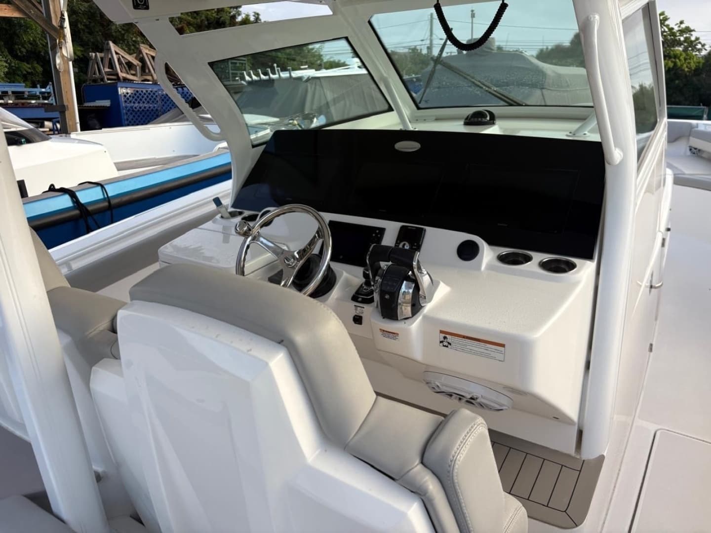 2022 Scout 380 LXF - Image 6