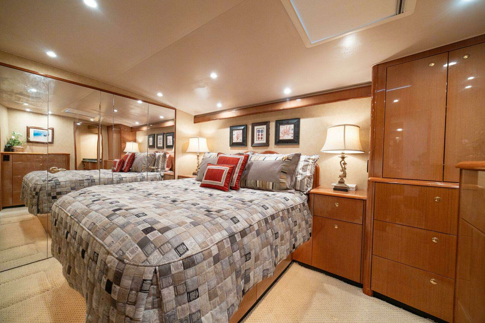 2004 Viking 61 Convertible - Image 4